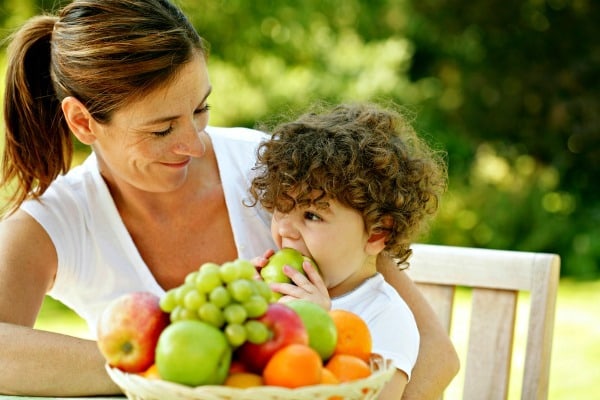 Healthy eating for kids - Simple ways to help your children eat more healthy food and less processed and unhealthy food. Healthy living | Healthy diet | Family